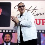 Tito Nieves se ríe con el comentario de que Bad Bunny “revivió” la salsa